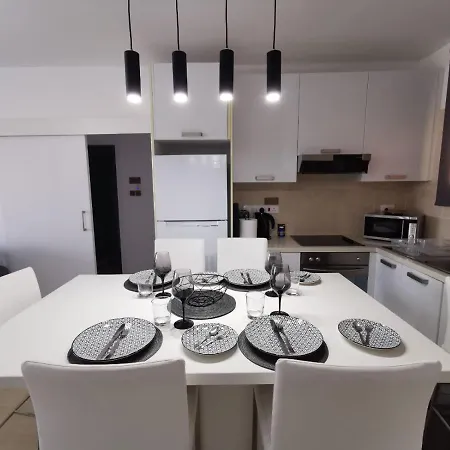 Cosea Living: Seaside Two Bedroom Flat In Harbour 106 *