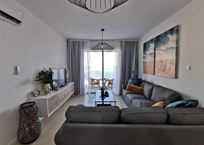 Cosea Living: Seaside Two Bedroom Flat In Harbour 106 *