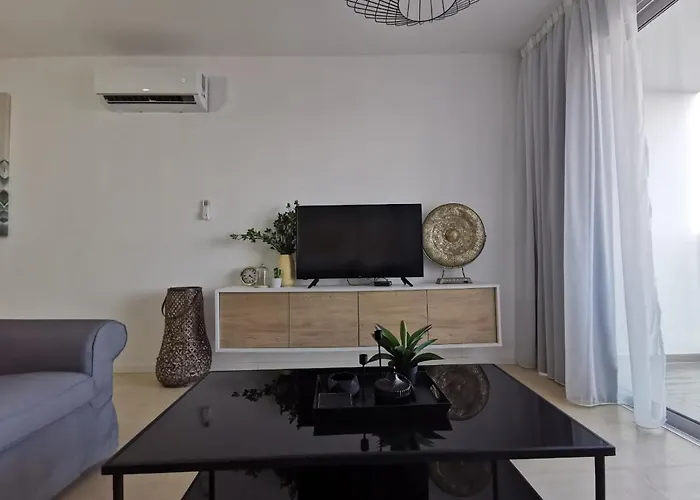 Cosea Living: Seaside Two Bedroom Flat In Harbour 106