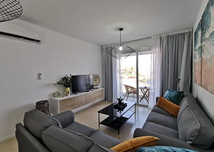 Cosea Living: Seaside Two Bedroom Flat In Harbour 106 パ フォス