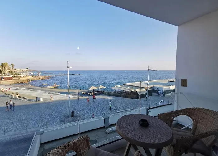 Cosea Living: Seaside Two Bedroom Flat In Harbour 106 アパート パ フォス