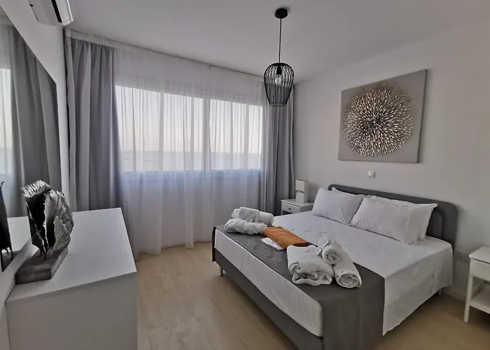 Cosea Living: Seaside Two Bedroom Flat In Harbour 106 *