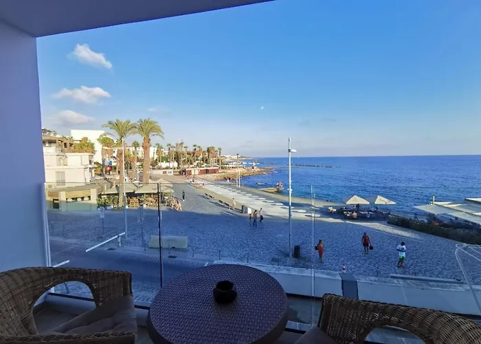 Cosea Living: Seaside Two Bedroom Flat In Harbour 106 パ フォス